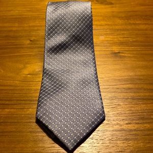 Beau Brummel Men's Tie in beautiful condition in slate gray silk.